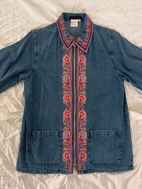 Blaine Trump Denim Embroidered Oversized Denim Jacket. Size: Small.